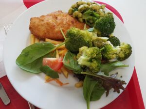 Lunch 2 – meat version (fried chicken with chips and vegetables)